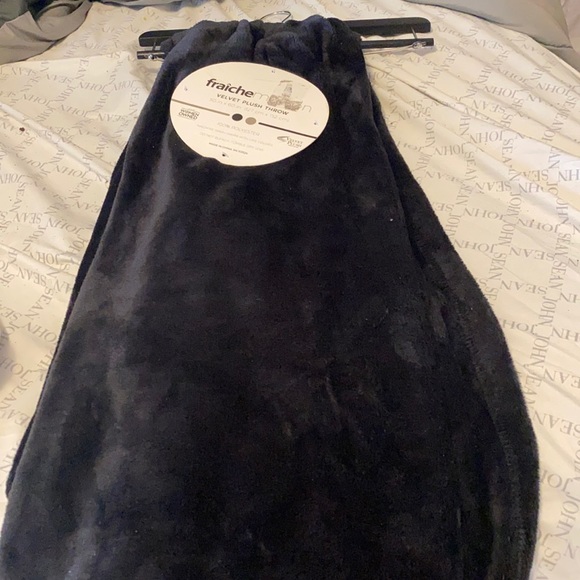 Throw - Picture 1 of 3